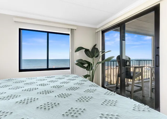 Bright Oceanfront 2br Balcony, King Bed & Parking Holiday home Ocean City