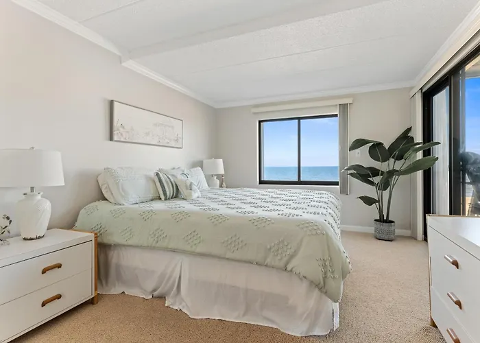 Bright Oceanfront 2br Balcony, King Bed & Parking * Ocean City