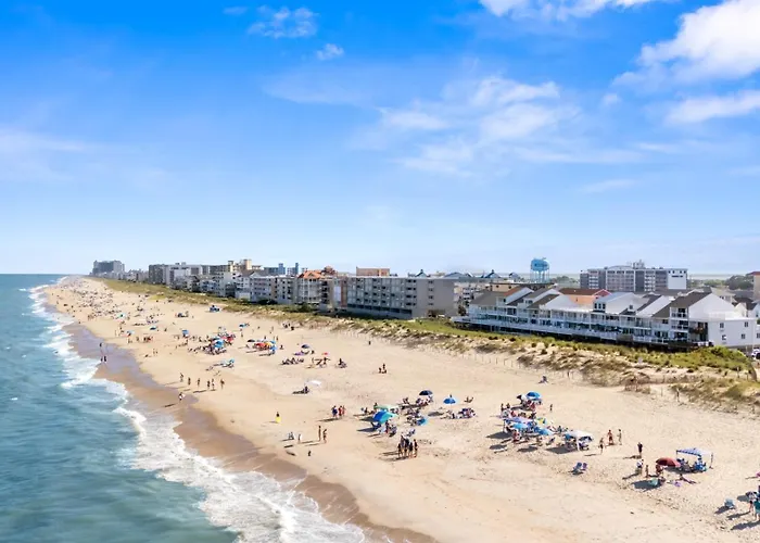 Holiday home Bright Oceanfront 2br Balcony, King Bed & Parking *
