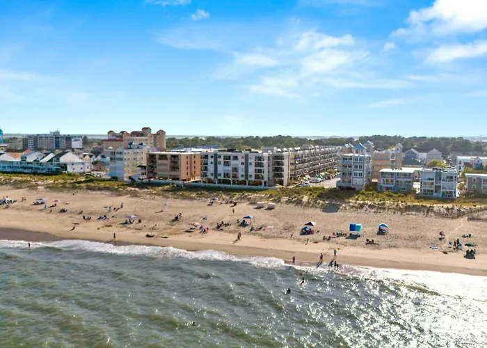 Bright Oceanfront 2br Balcony, King Bed & Parking Holiday home